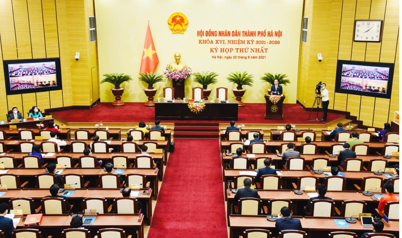 Thông qua các nghị quyết chuyên đề, bảo đảm sự vận hành thông suốt chính quyền các cấp
