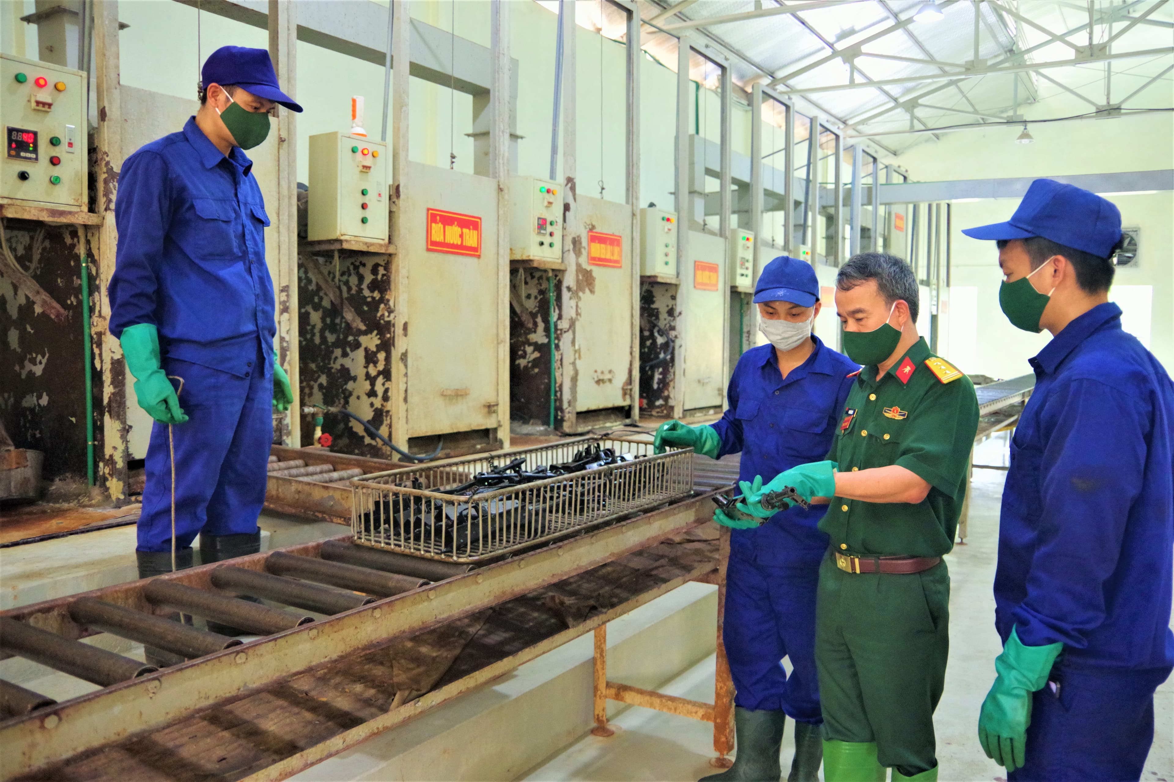 Lính thợ yêu nghề, say mê sáng tạo