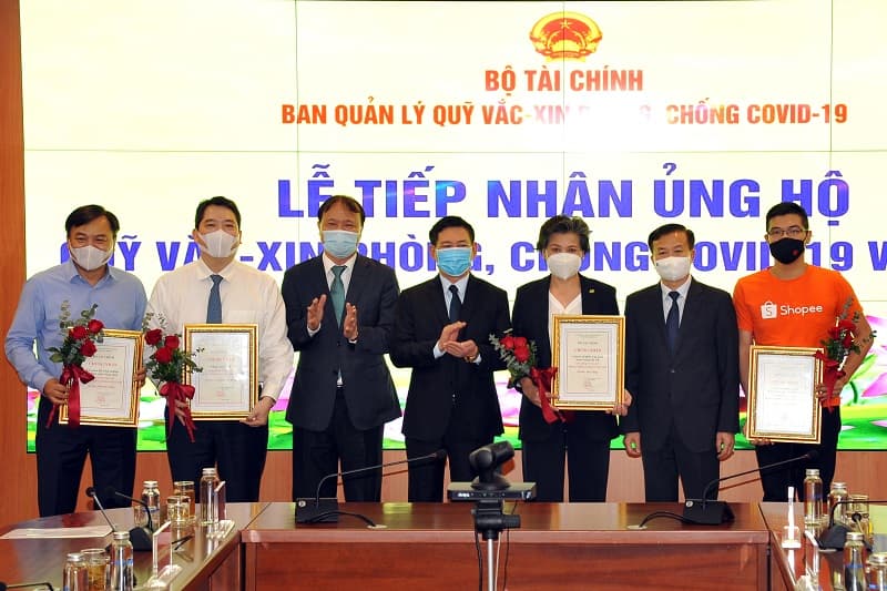 Tiếp nhận hơn 100 tỷ đồng ủng hộ Quỹ vaccine phòng, chống Covid-19