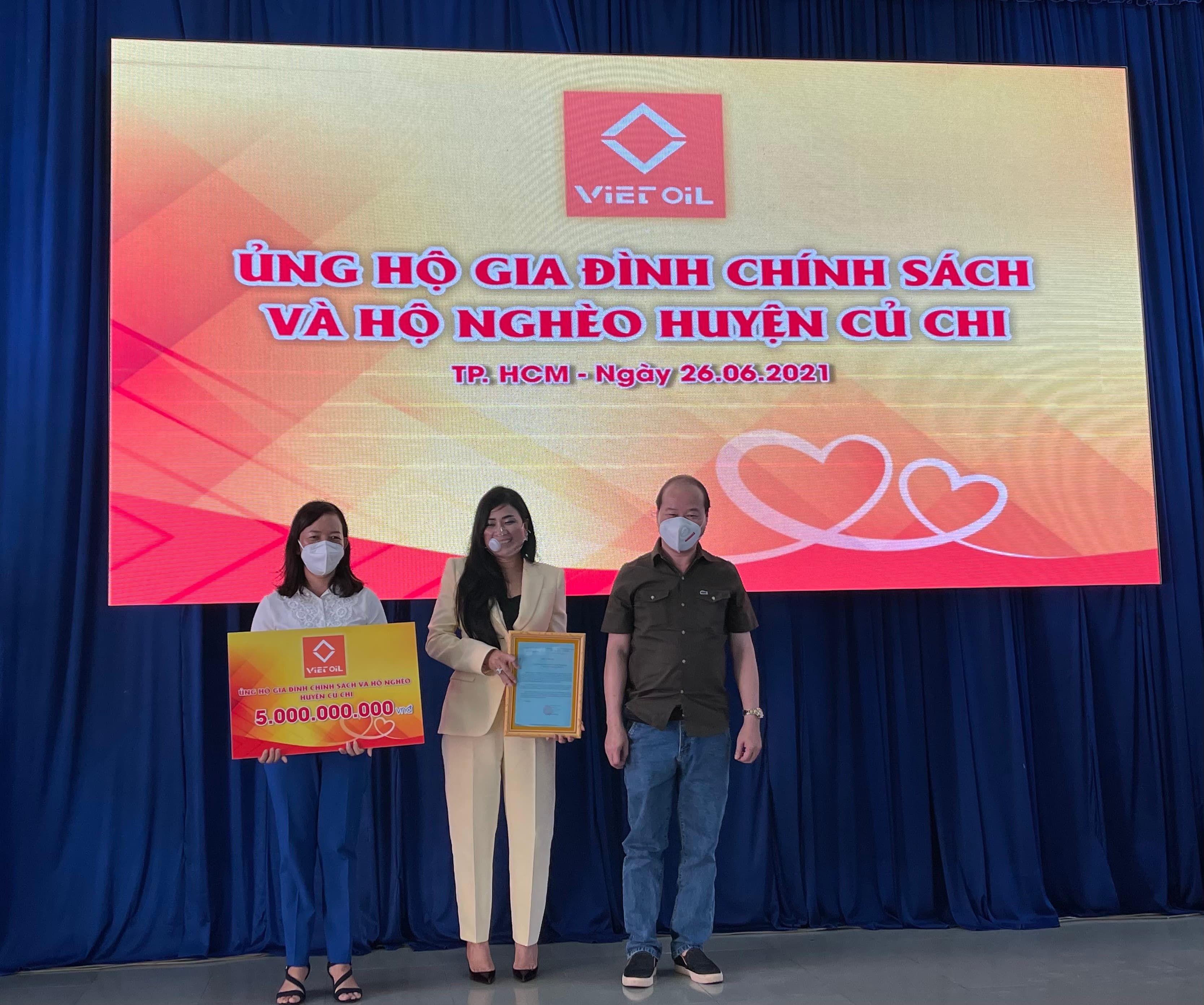 Trao 5 tỷ đồng tặng các gia đình chính sách, hộ nghèo ở huyện Củ Chi