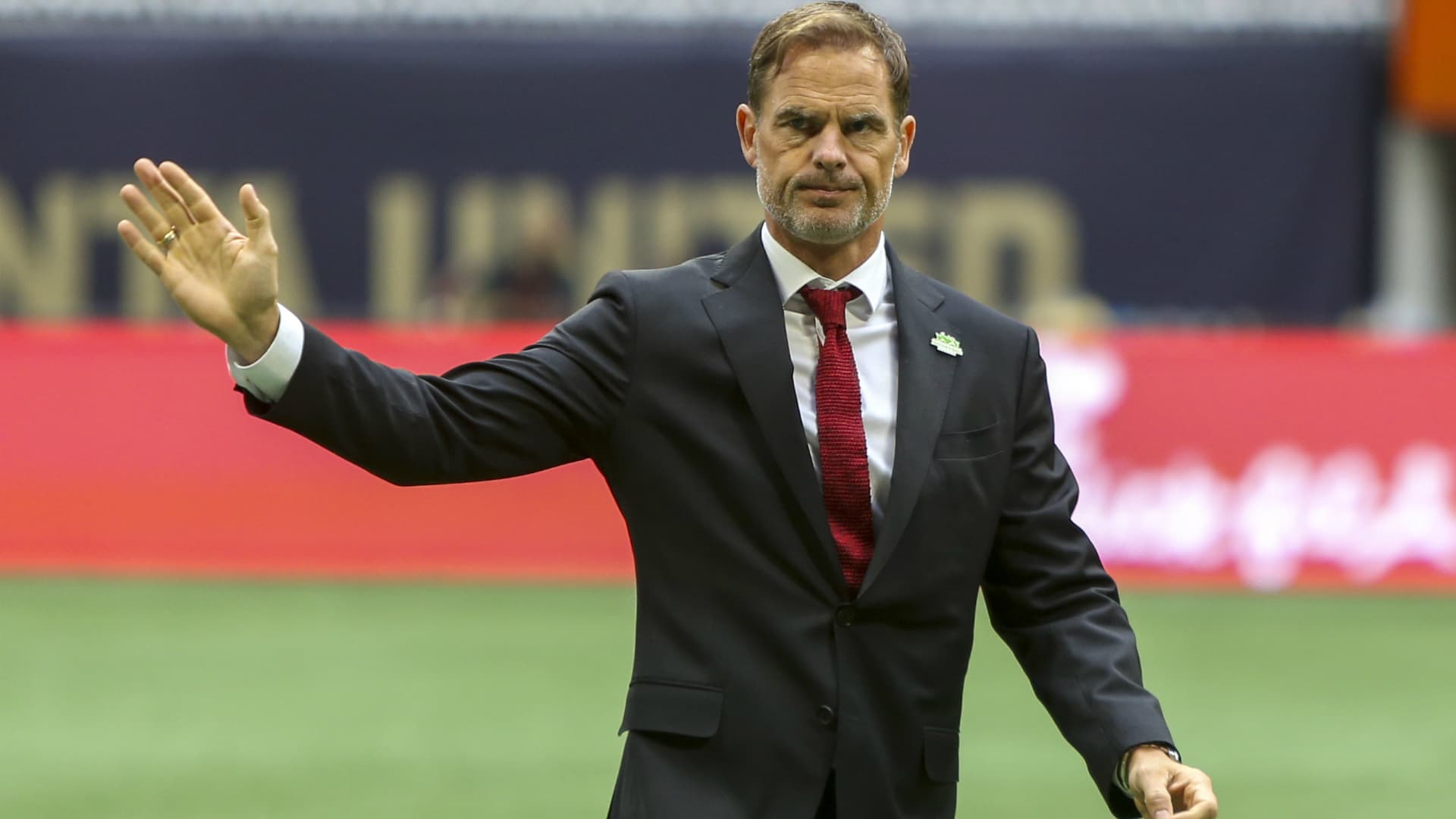 Frank de Boer nhận trát sa thải