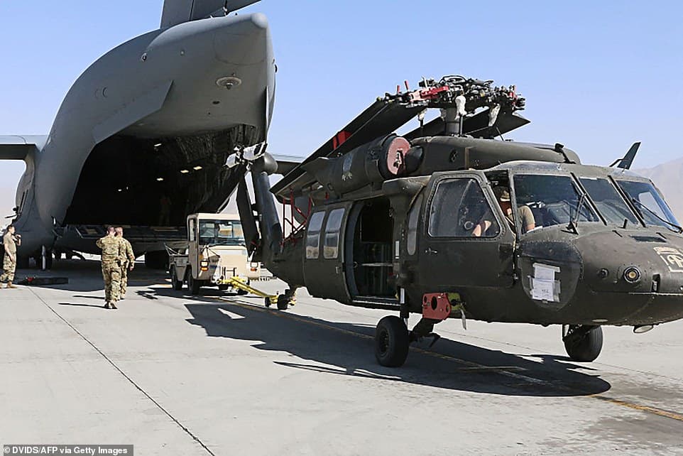 Các lực lượng nước ngoài hối hả rút quân khỏi Afghanistan