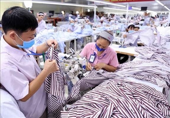 Chính phủ ban hành chính sách hỗ trợ người lao động và người sử dụng lao động khó khăn do dịch Covid-19
