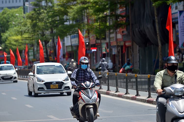 Các khu vực trên cả nước nắng nóng gay gắt