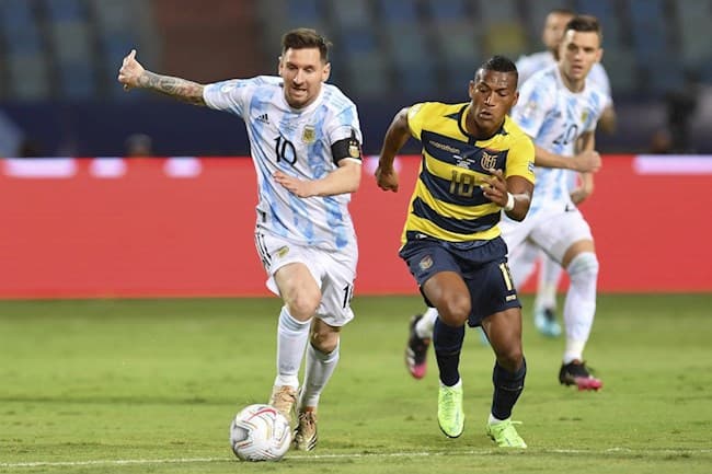 Messi tỏa sáng, Argentina vào bán kết Copa America 2021