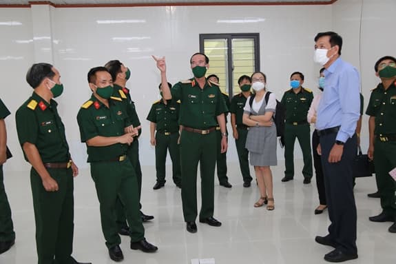 Quân khu 5 nghiệm thu kho bảo quản vaccine phòng Covid-19
