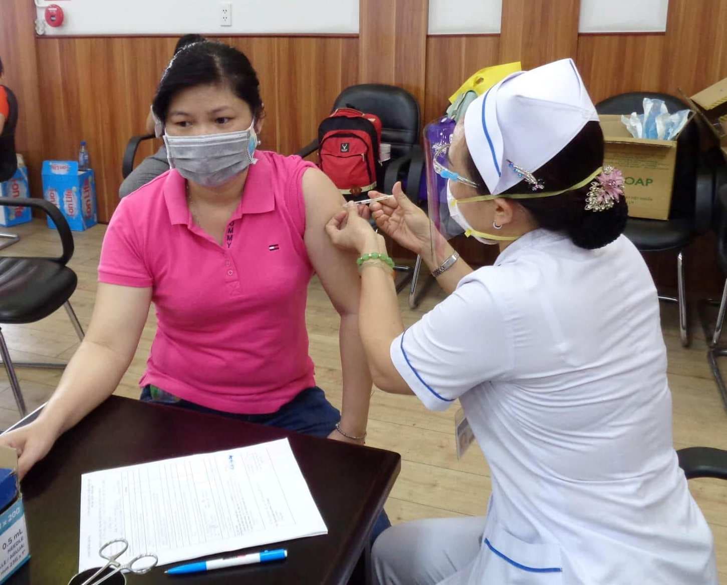 Tiêm vaccine phòng Covid-19 là quyền lợi và trách nhiệm