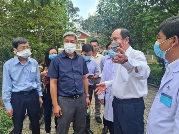 Bệnh nhân mắc Covid-19 có tải lượng virus thấp cần làm gì khi cách ly tại nhà?