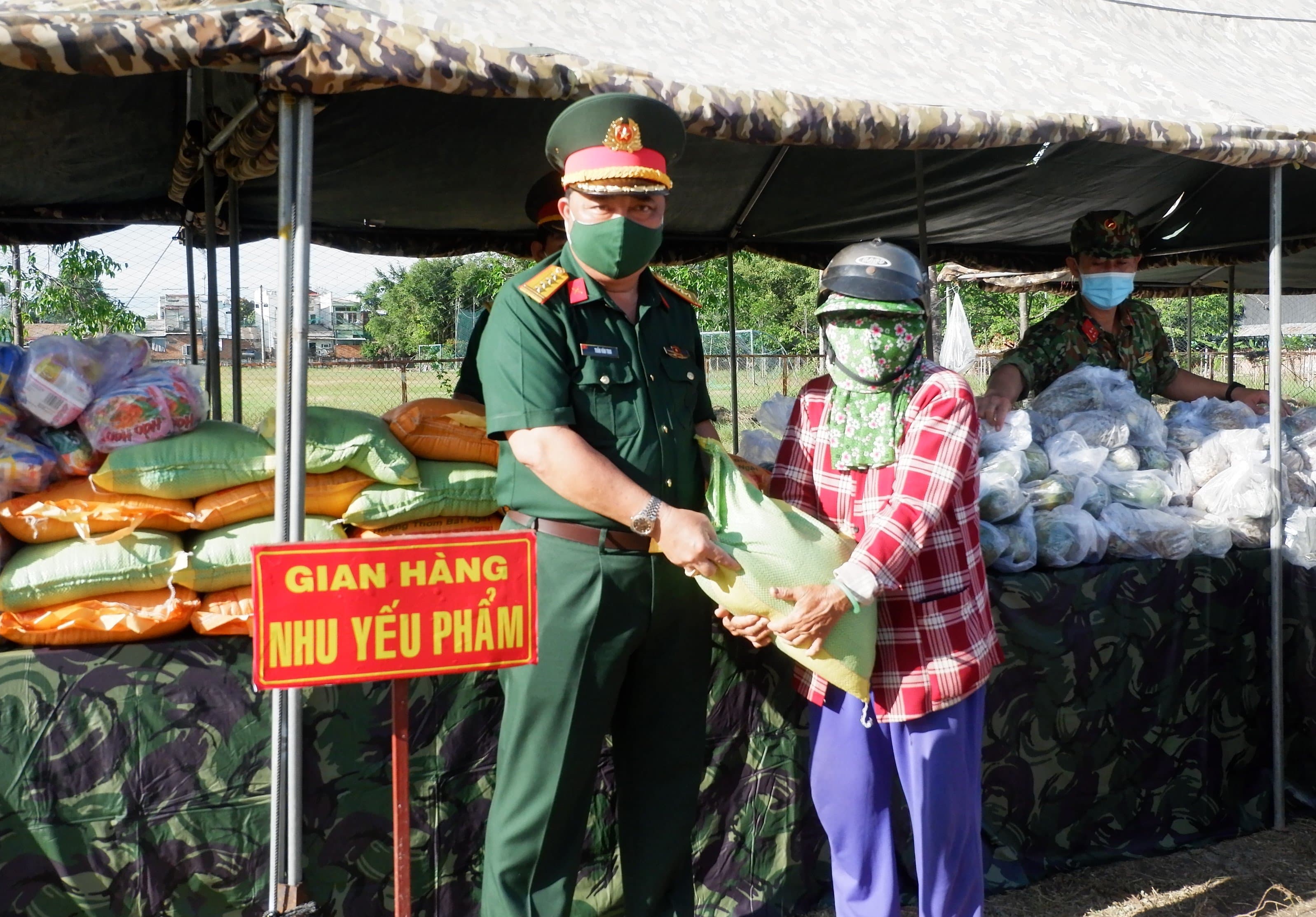 “Phiên chợ 0 đồng” đến với nhân dân các khu vực khó khăn do dịch bệnh