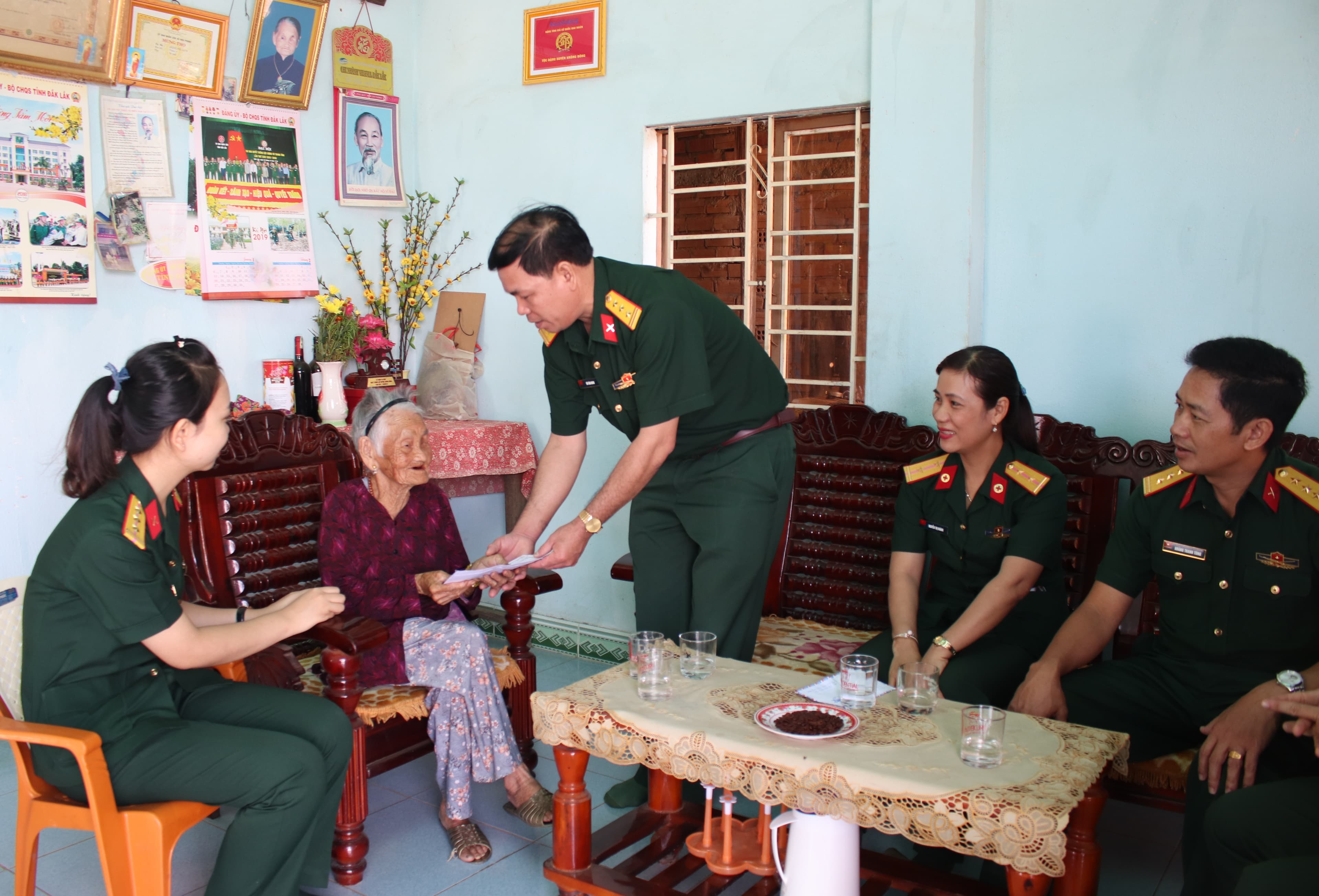 Cả cộng đồng chăm sóc người có công