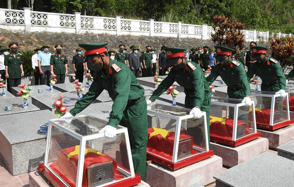 Bài 1: Chỉ đạo sát, vượt khó khăn tìm đồng đội