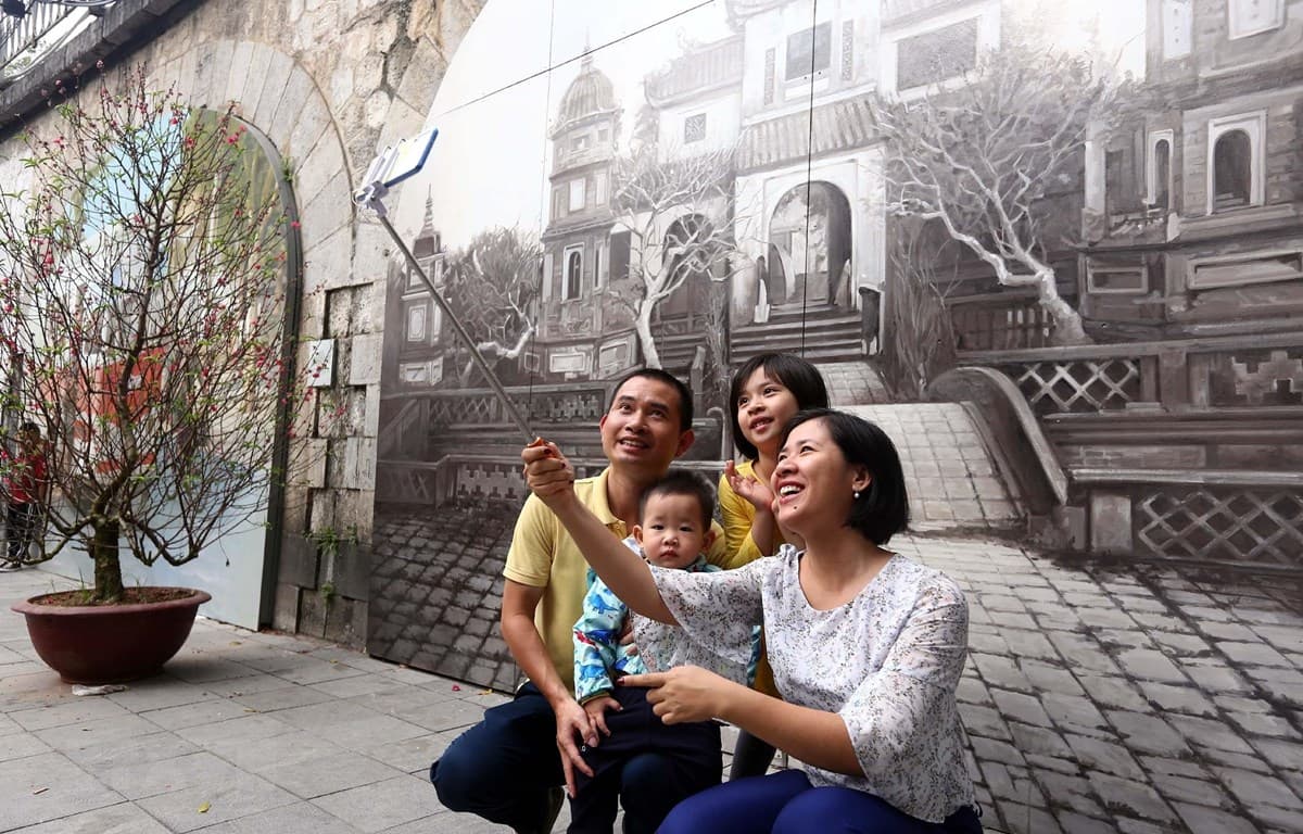 Bài 4: Con đường không xa
