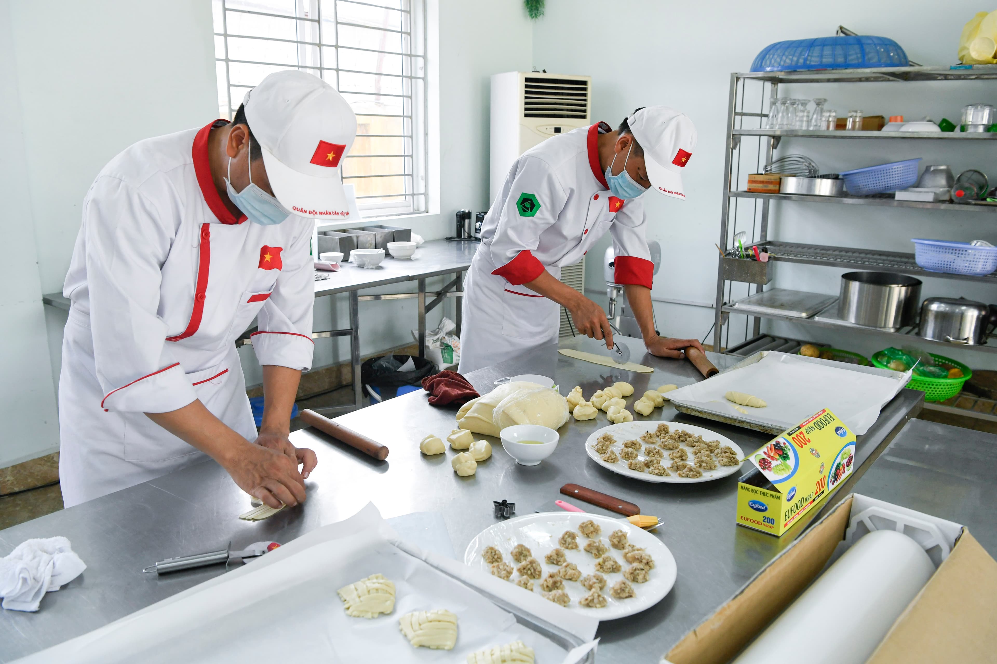 Giúp đồng đội “ăn ngon-đánh giỏi”