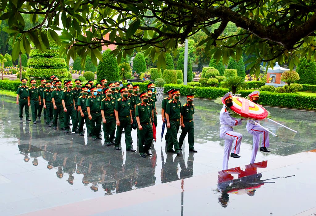 Đoàn Kinh tế - Quốc phòng 379 chung tay tri ân, đền ơn đáp nghĩa

​