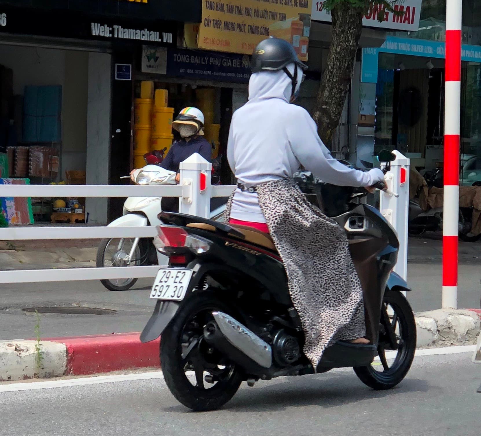 Trang phục rườm rà - nguy cơ tai nạn