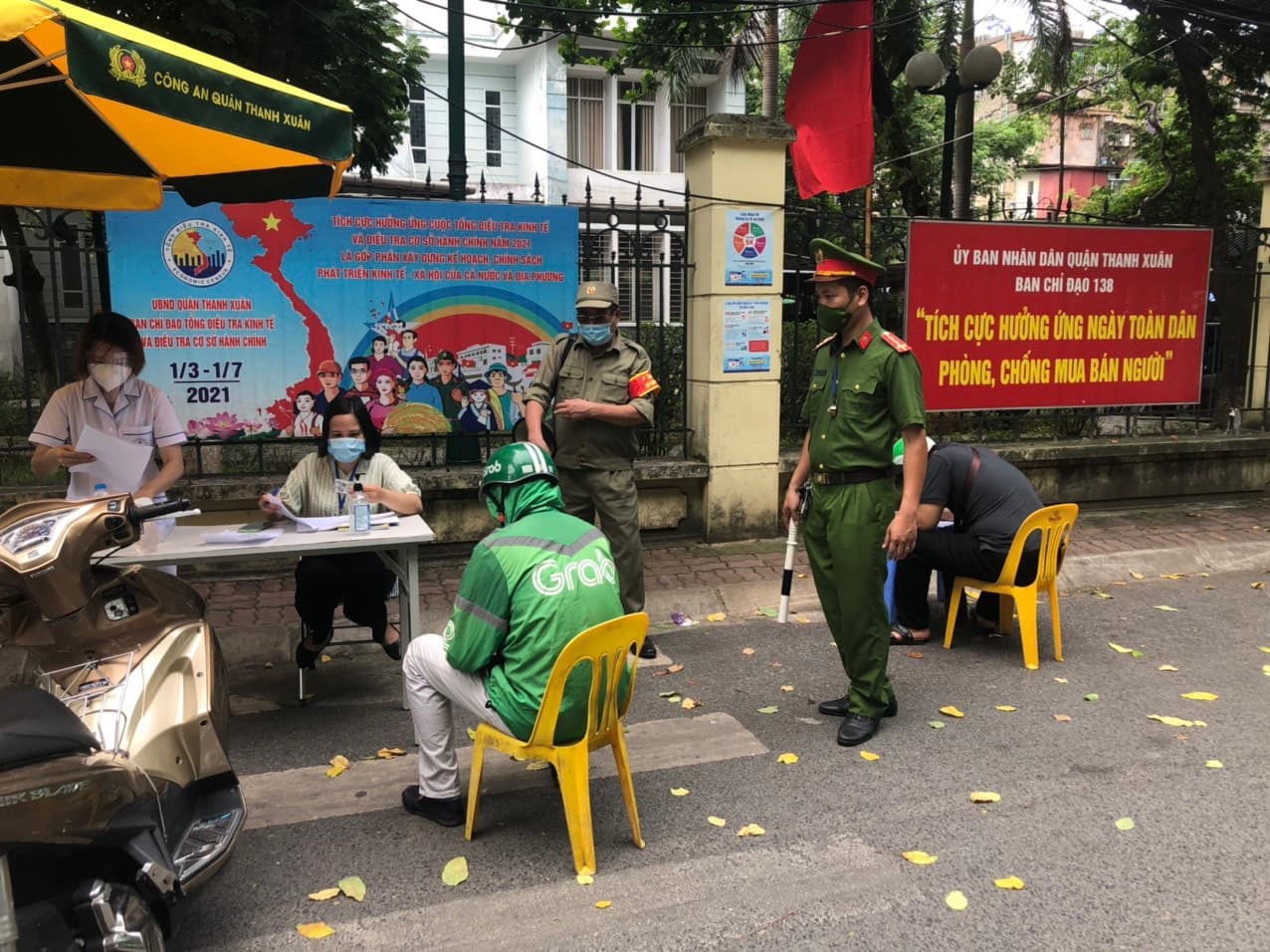 Hà Nội xử phạt hàng trăm trường hợp vi phạm quy định phòng, chống dịch