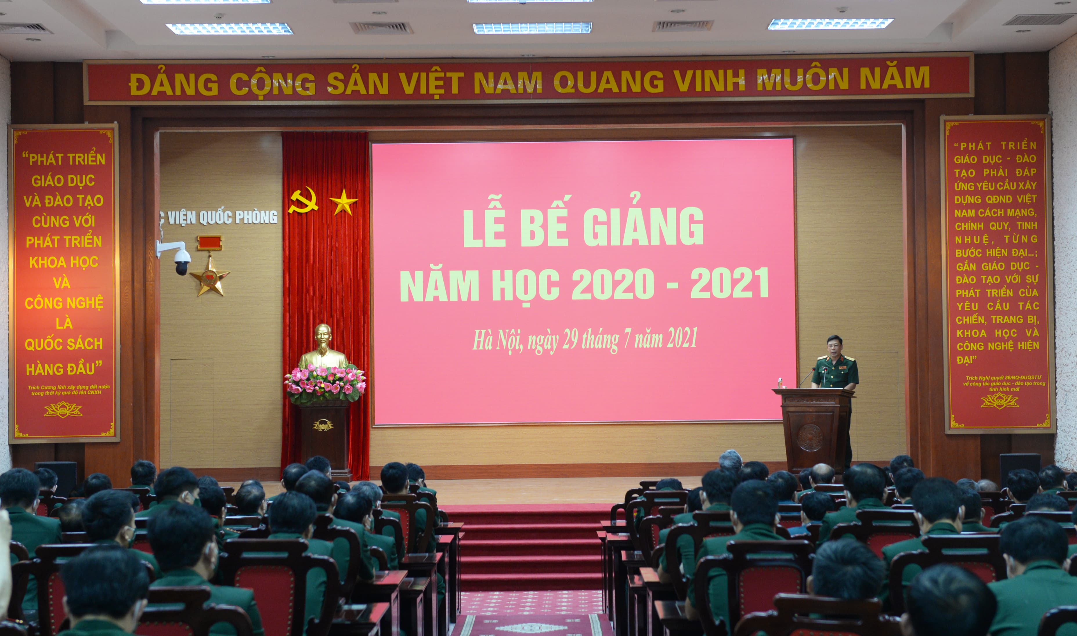Học viện Quốc phòng bế giảng năm học 2020-2021