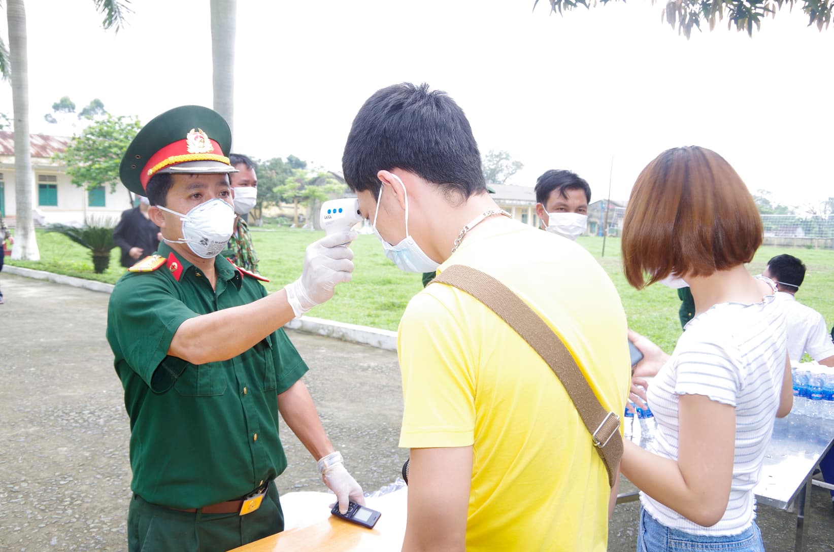 Sao bố chưa về với con?