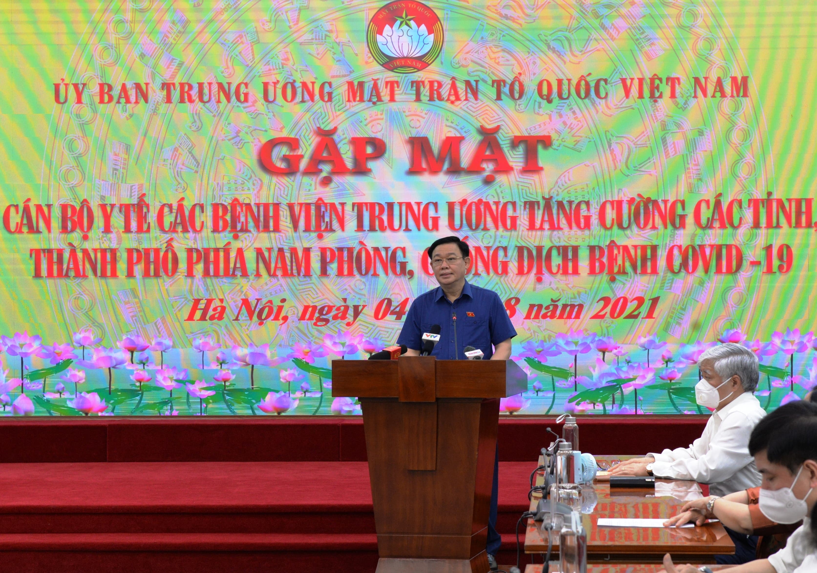 Chủ tịch Quốc hội Vương Đình Huệ: Ngành y đã đặt lợi ích quốc gia, dân tộc lên trên hết