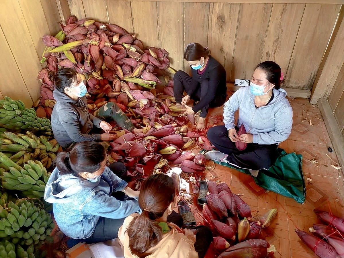 Gửi nghĩa tình từ vùng rốn lũ