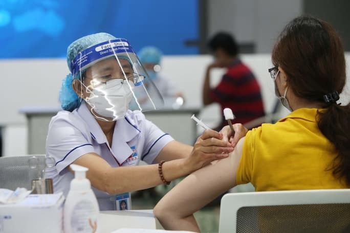 Có nên dùng thuốc chống dị ứng trước khi tiêm vaccine Covid-19?
