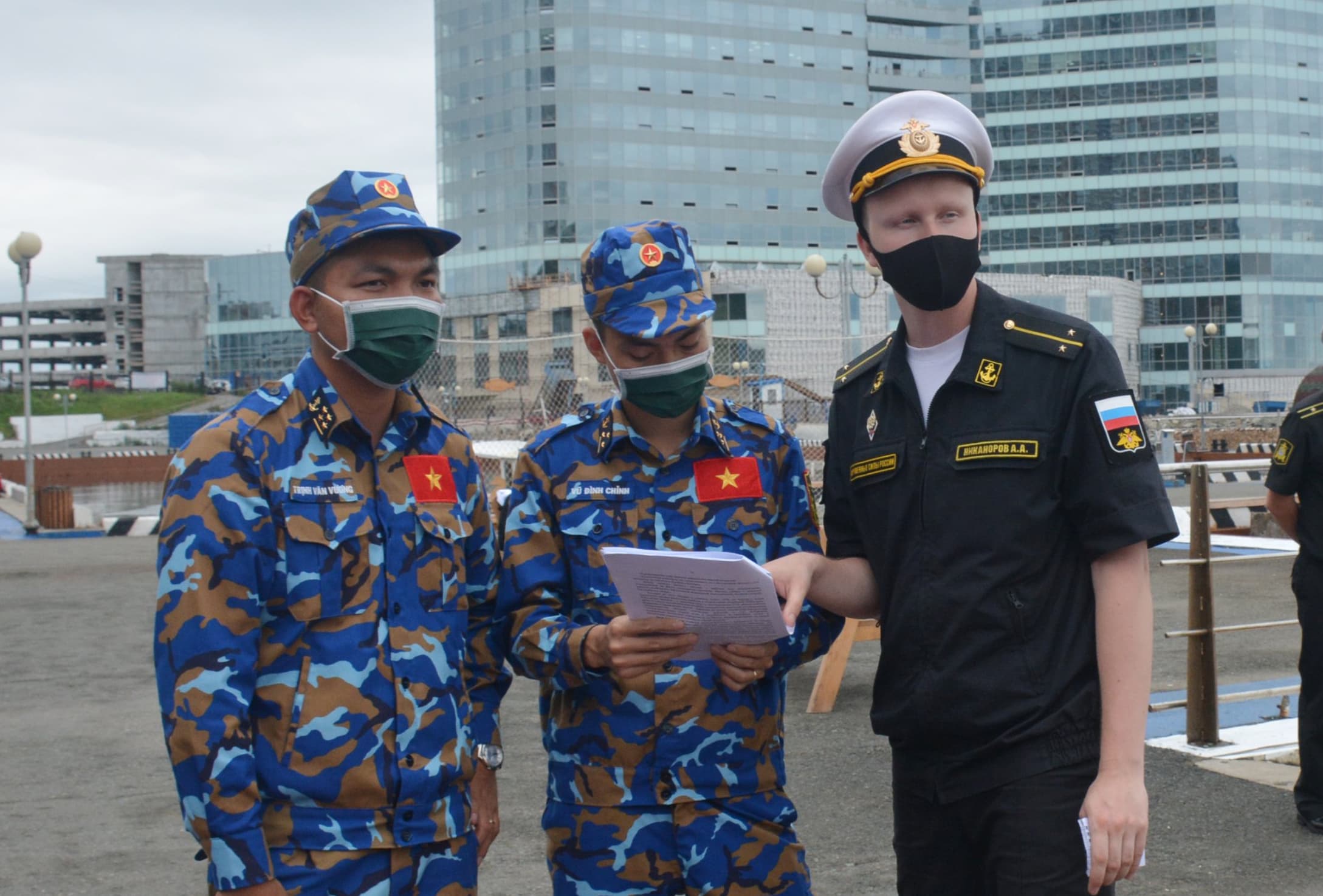 "Xin chào Việt Nam!"