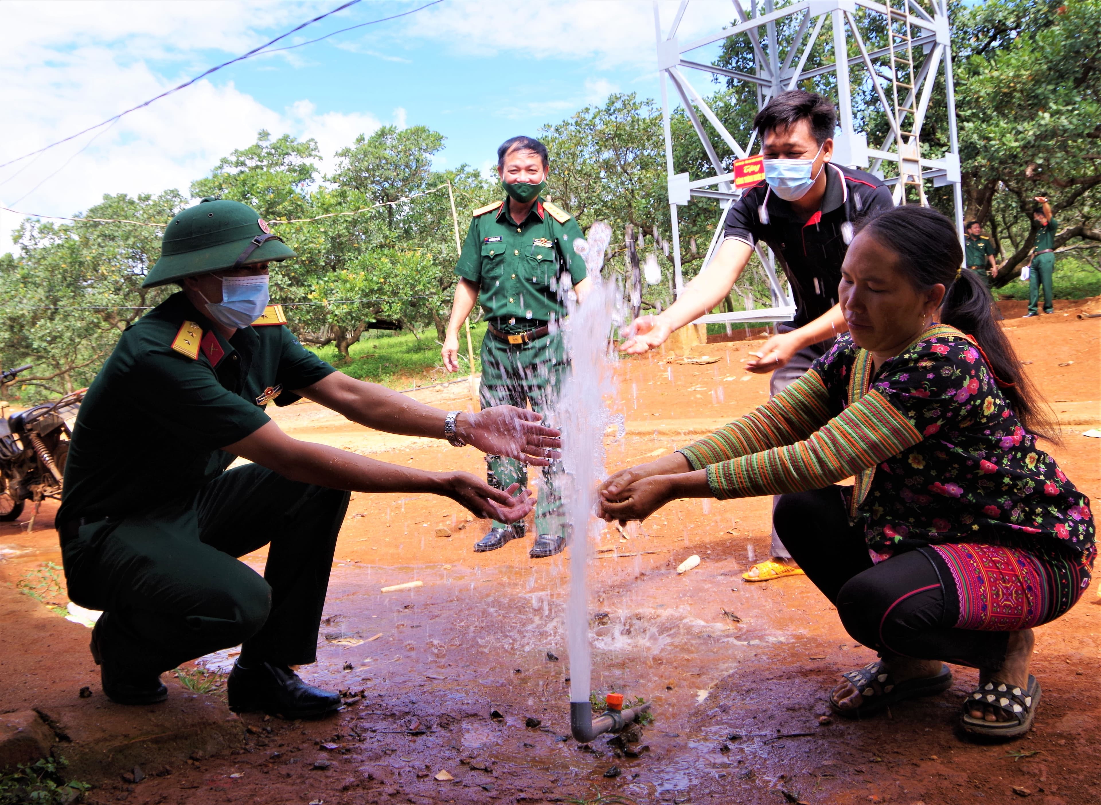 Bàn giao công trình nước sạch cho đồng bào H’Mông tỉnh Đắk Nông