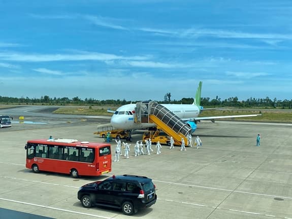 Bamboo Airways đưa gần 200 y sĩ, bác sĩ vào TP Hồ Chí Minh chống dịch