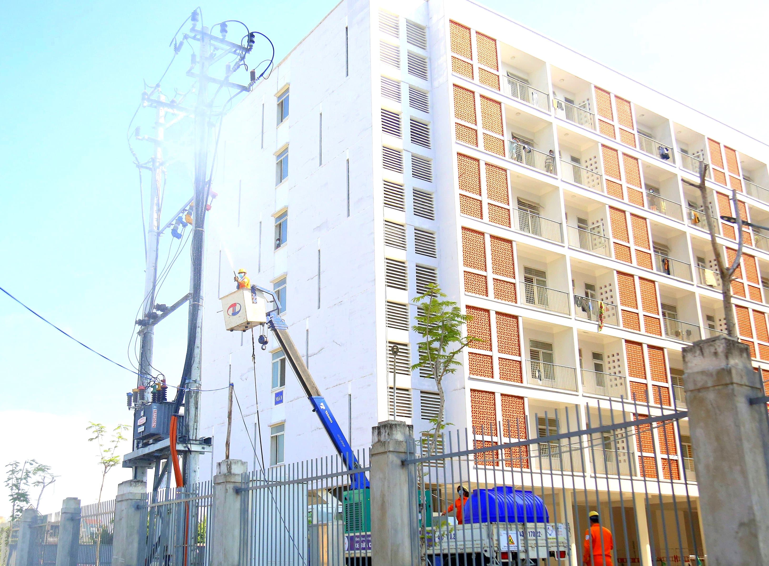 Điện lực Đà Nẵng cung cấp điện ổn định trong thời gian thành phố tạm dừng mọi hoạt động
