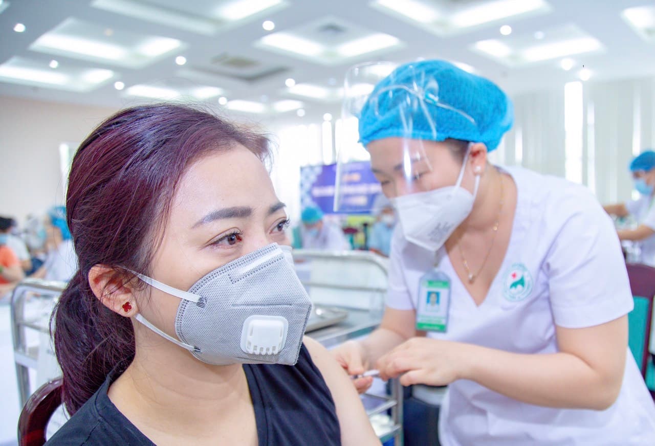Chủ động tiêm phòng dịch cho nhân dân