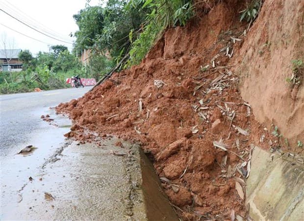 Vùng núi và trung du Bắc Bộ có nơi mưa to, đề phòng lũ quét, sạt lở đất