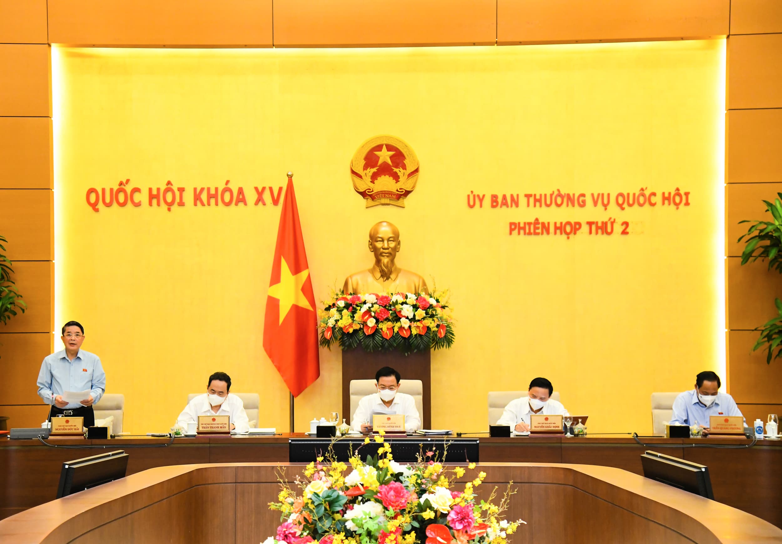 Bãi bỏ các cơ chế về tiền lương, thu nhập đặc thù từ ngày 1-7-2022