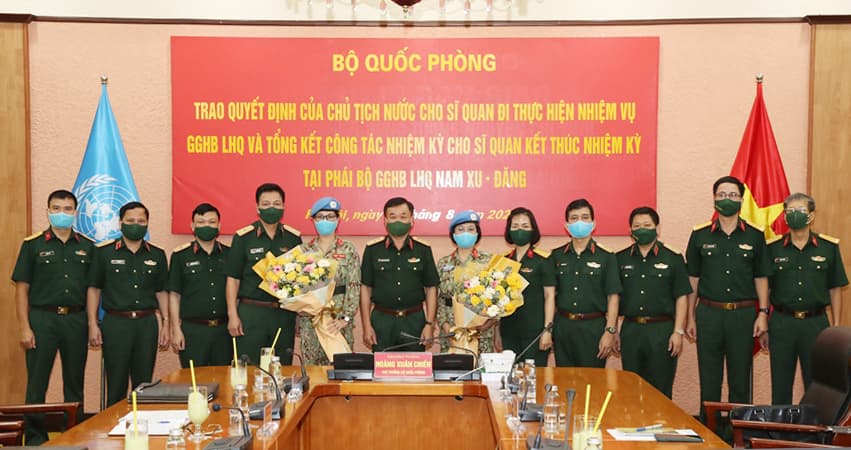 Trao Quyết định của Chủ tịch nước cho sĩ quan làm nhiệm vụ Gìn giữ hòa bình Liên hợp quốc