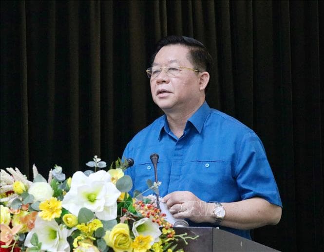 Xây dựng đội ngũ lý luận, phê bình văn học, nghệ thuật sắc về chuyên môn, vững về bản lĩnh, tư tưởng