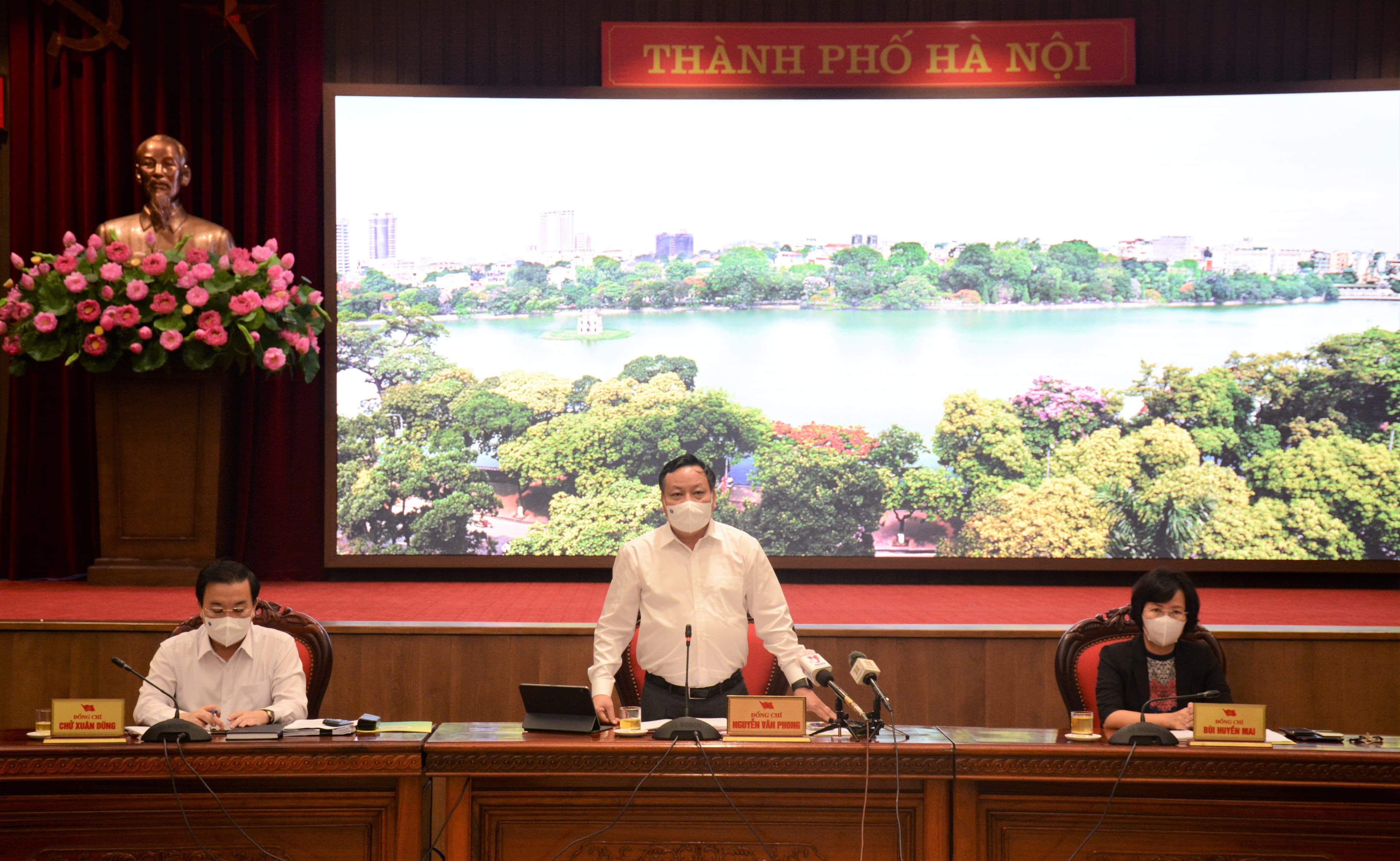 Thường trực Thành ủy Hà Nội đồng ý tiếp tục giãn cách xã hội tới ngày 6-9
