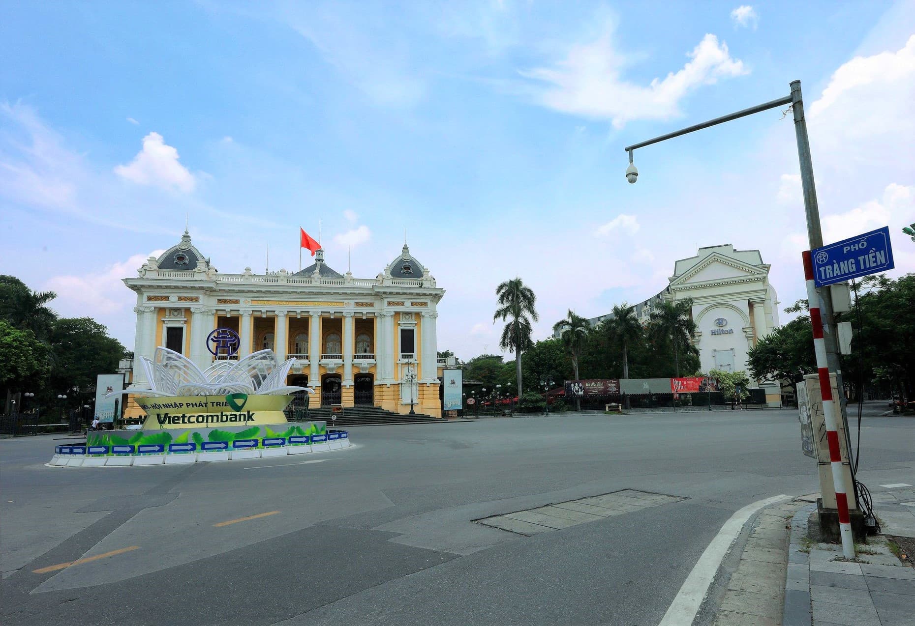 Dấu son lịch sử trên Quảng trường Cách mạng Tháng Tám