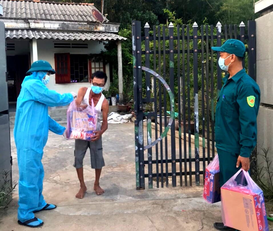 Chiến sĩ “sao vuông” xung kích chống dịch