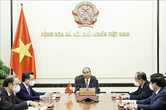 Chủ tịch nước Nguyễn Xuân Phúc điện đàm với Chủ tịch nước Cuba