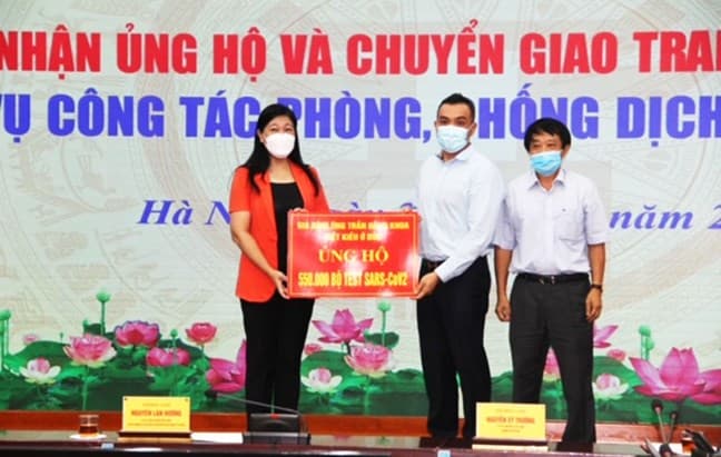 Hà Nội tiếp nhận và chuyên giao vật tư phòng, chống dịch Covid-19