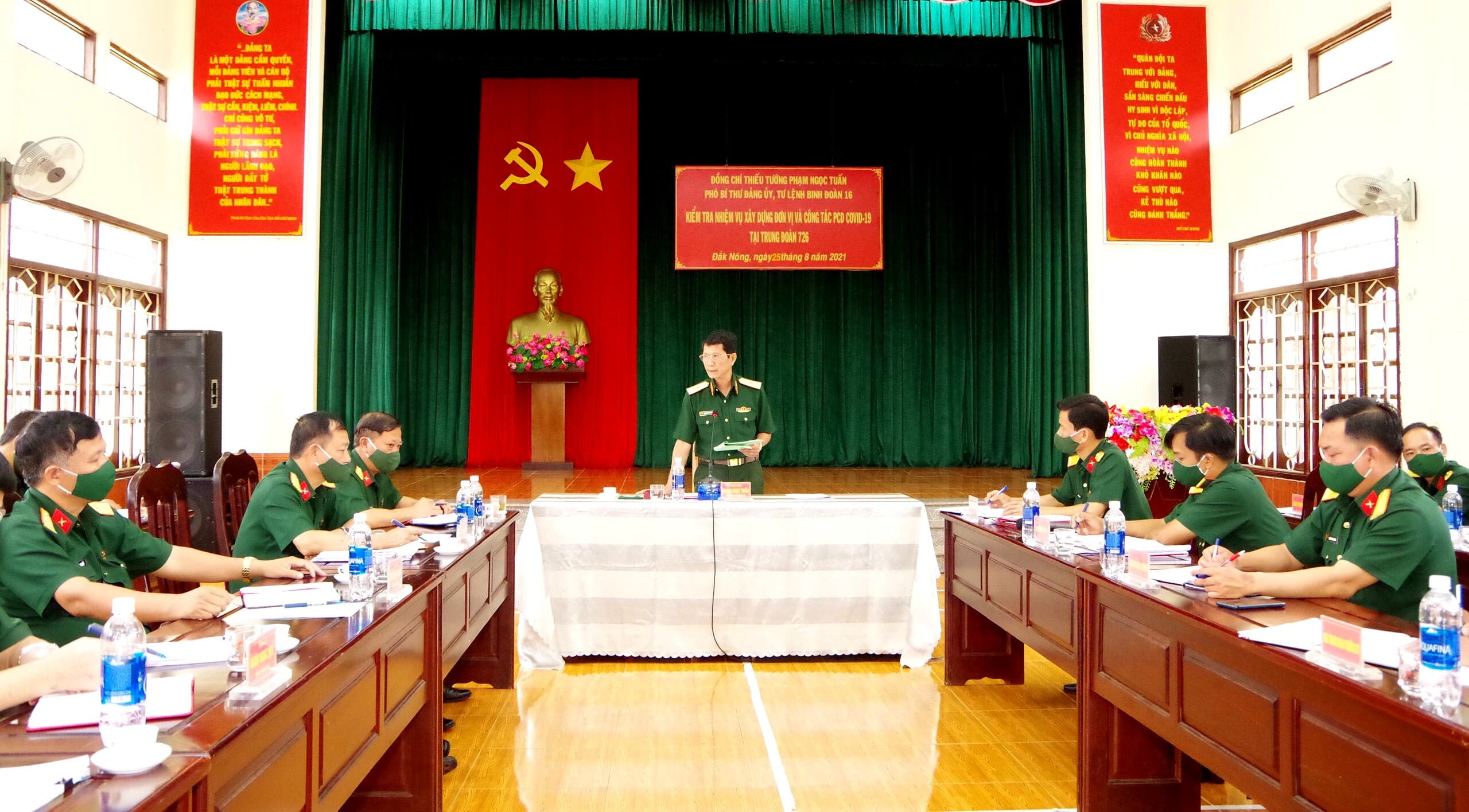 Tư lệnh Binh đoàn 16 kiểm tra công tác phòng chống dịch tại Trung đoàn 726