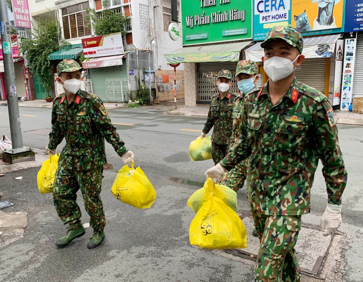 Xông pha nơi tâm dịch Thành phố Hồ Chí Minh
