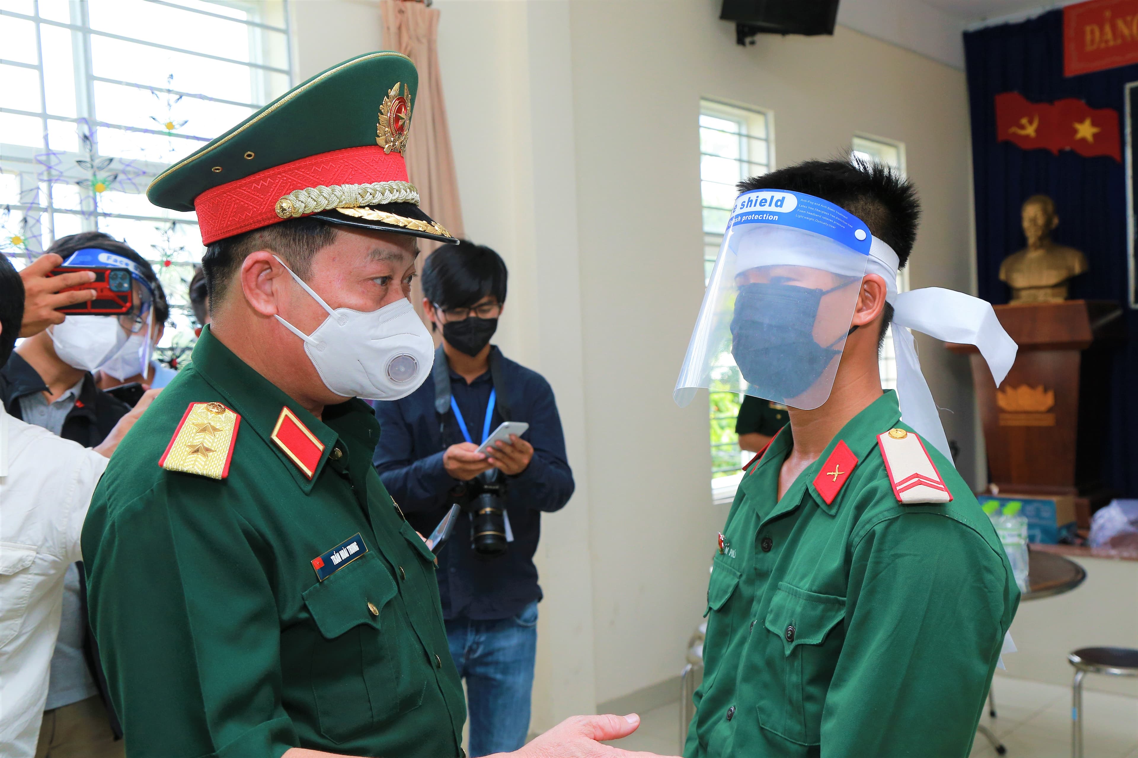 Chia sẻ nỗi đau mất người thân của chiến sĩ