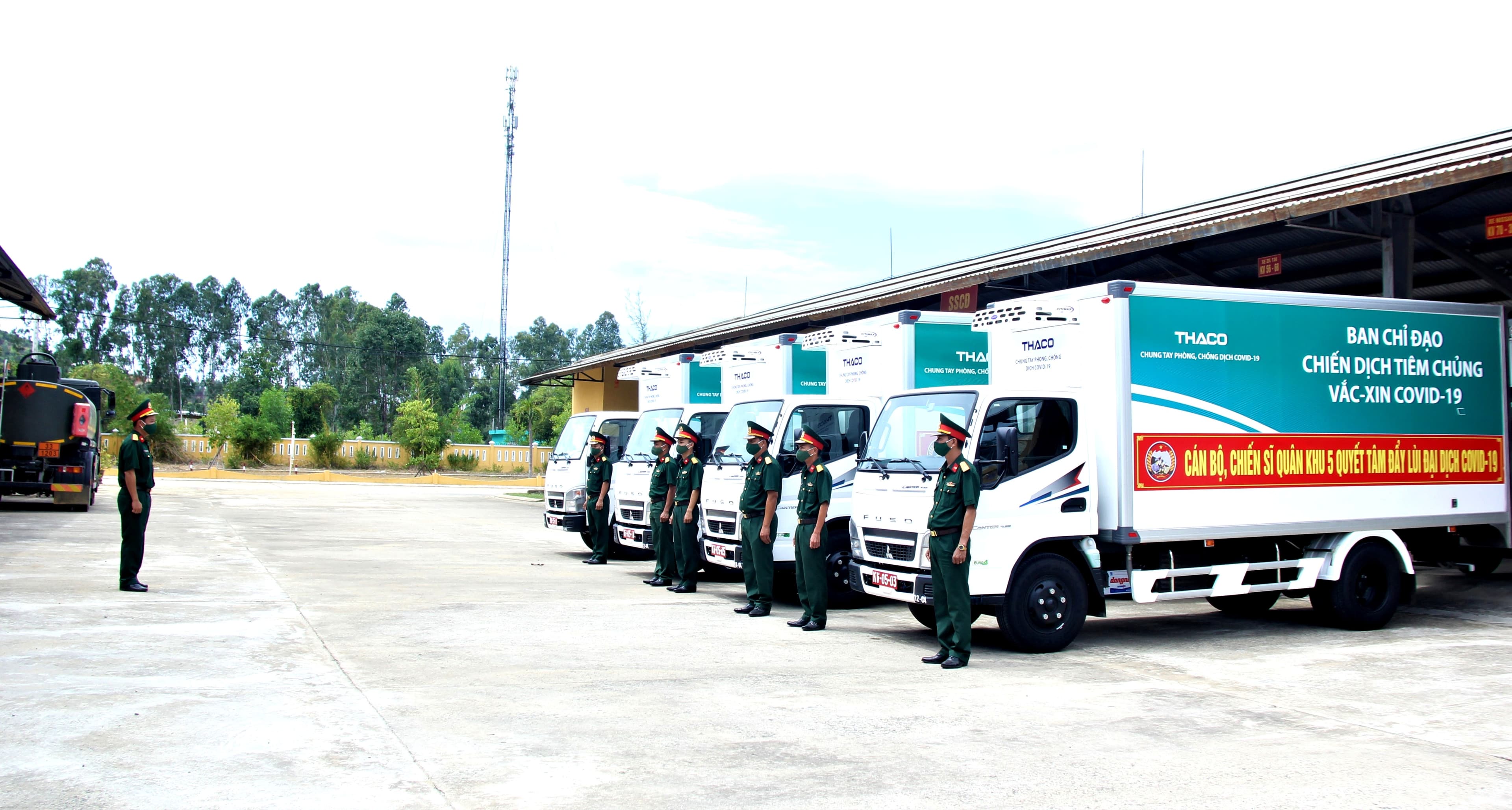 Xuyên đêm vận chuyển vaccine