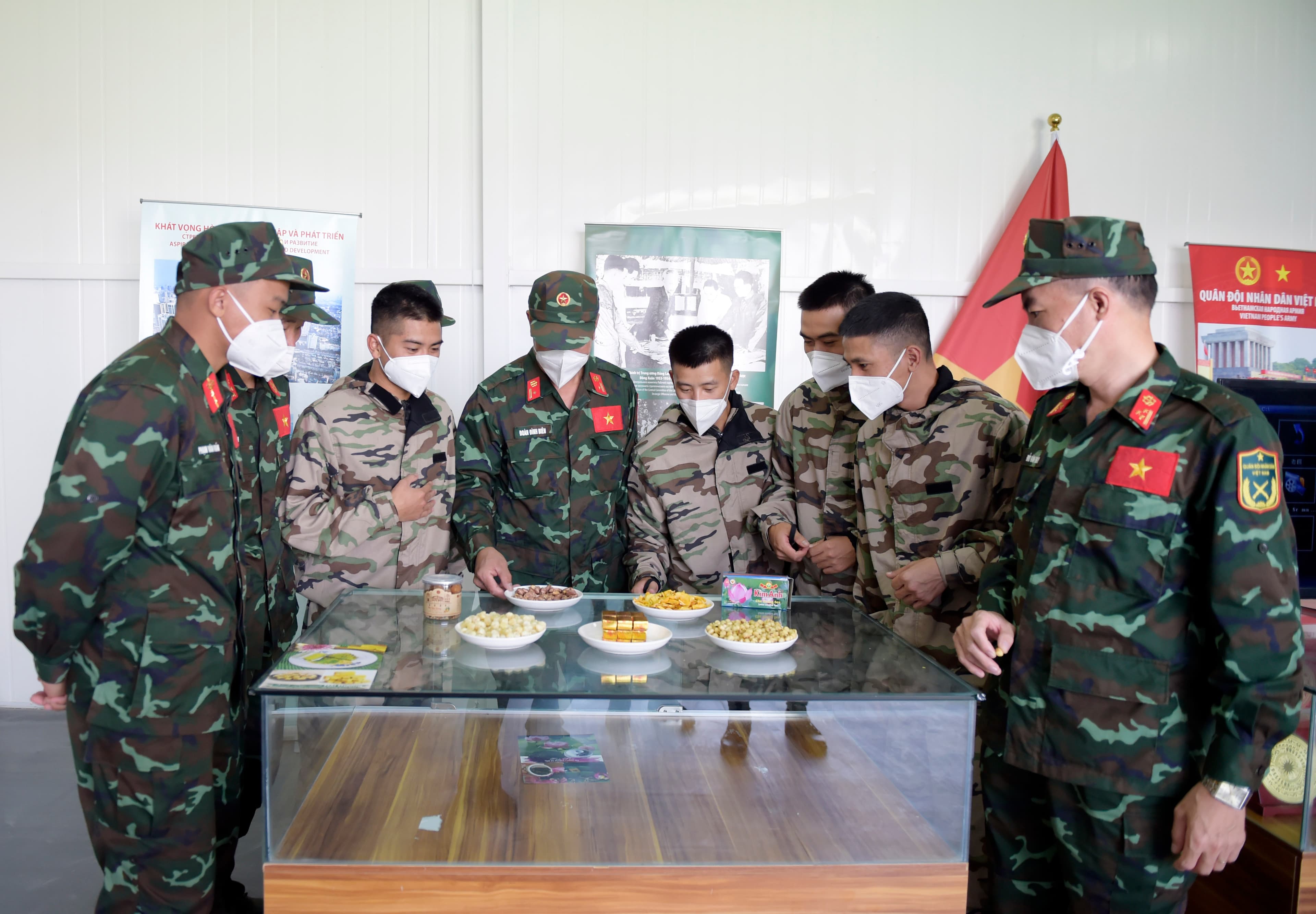 Tham quan Trung tâm Giao lưu văn hóa hữu nghị tại Tân Cương