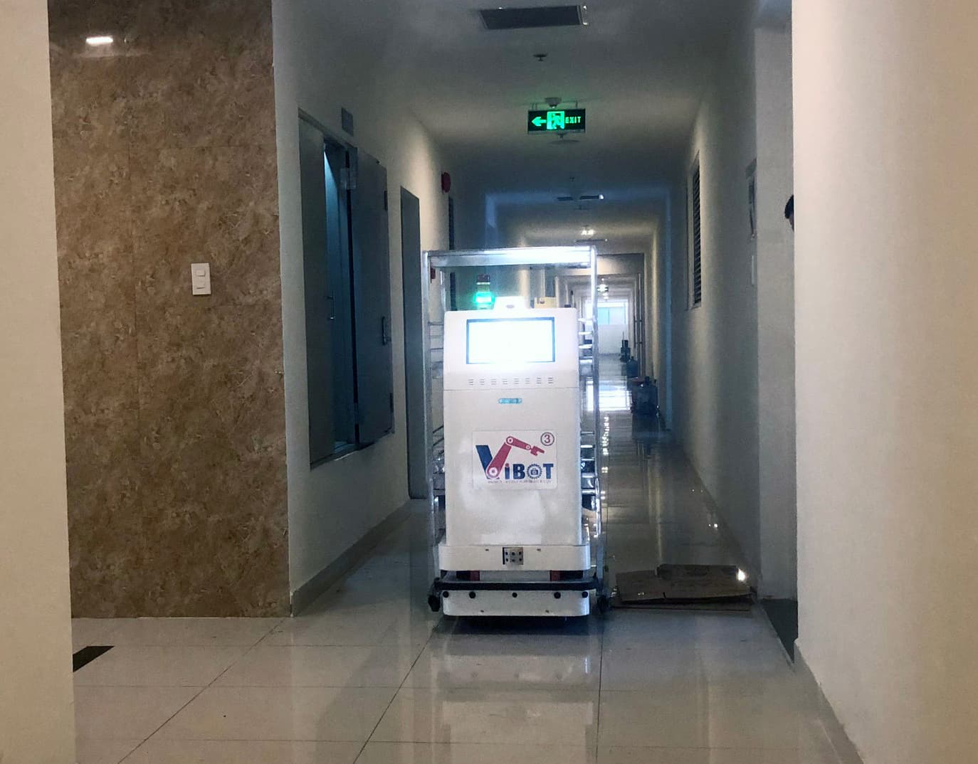 Sử dụng hiệu quả hệ thống robot VIBOT-2 trong khu cách ly