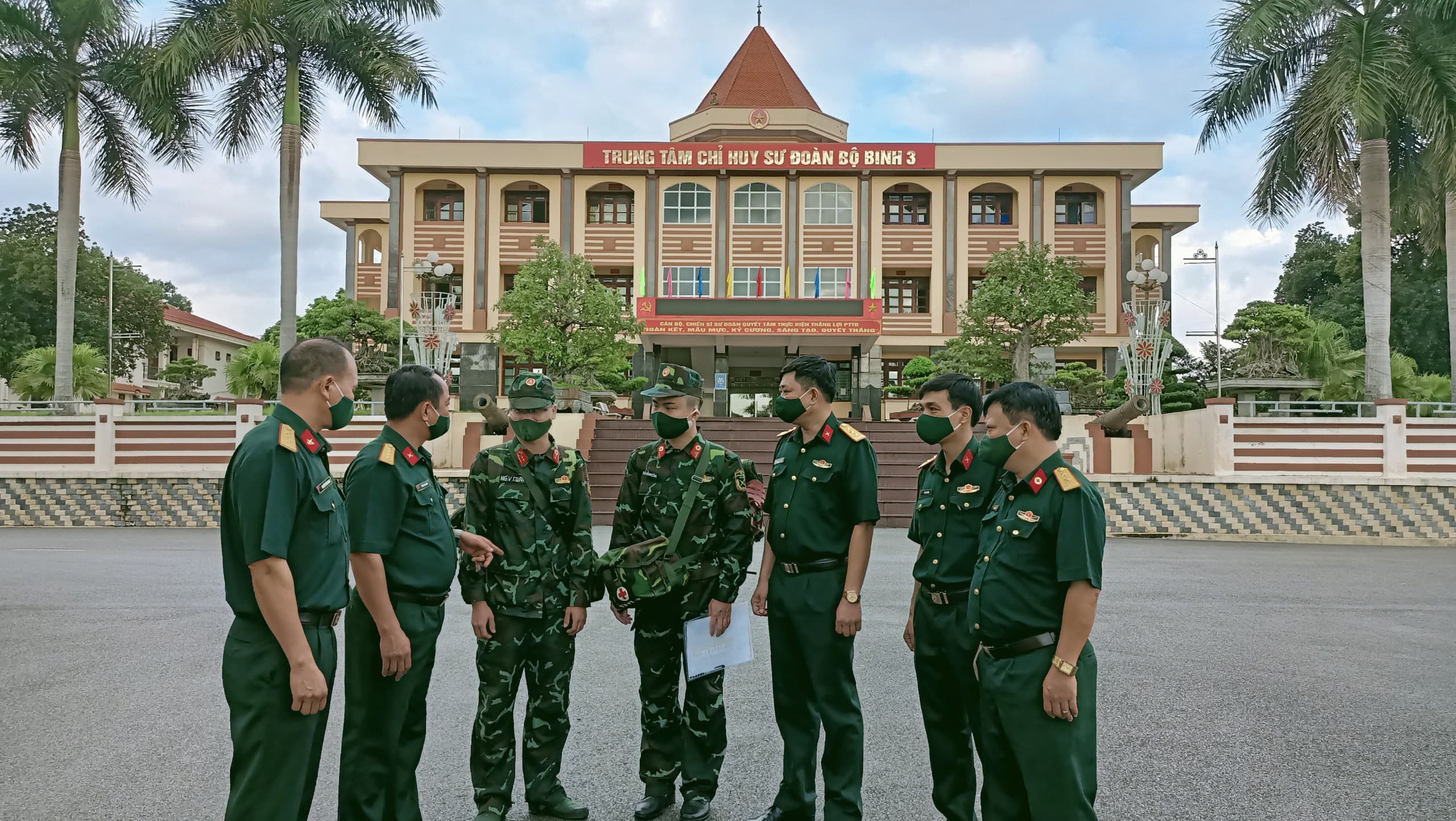 Bác sĩ quân y Sư đoàn 3 lên đường vào Nam chống dịch