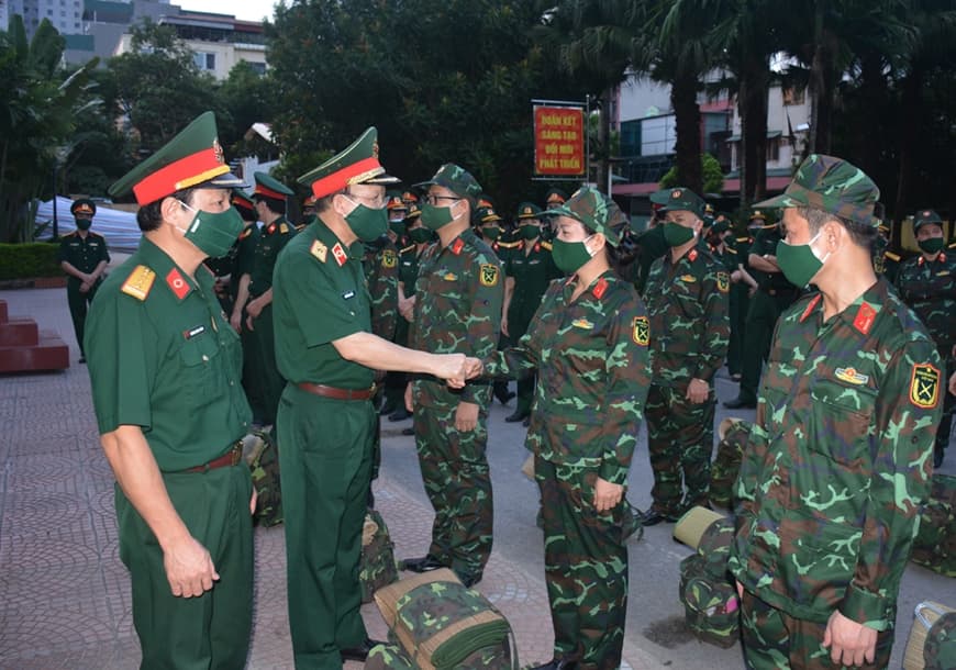 Bám dân để chống dịch