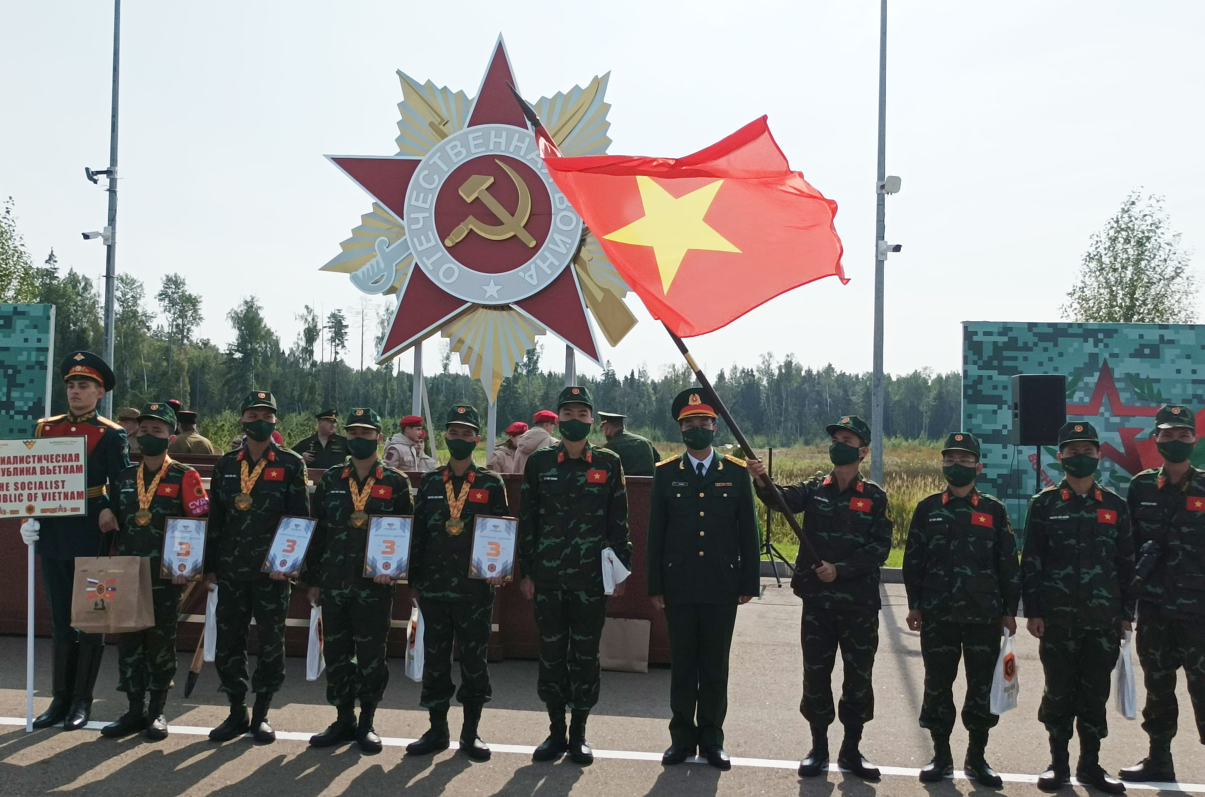 Thầy trò tự hoàn thiện