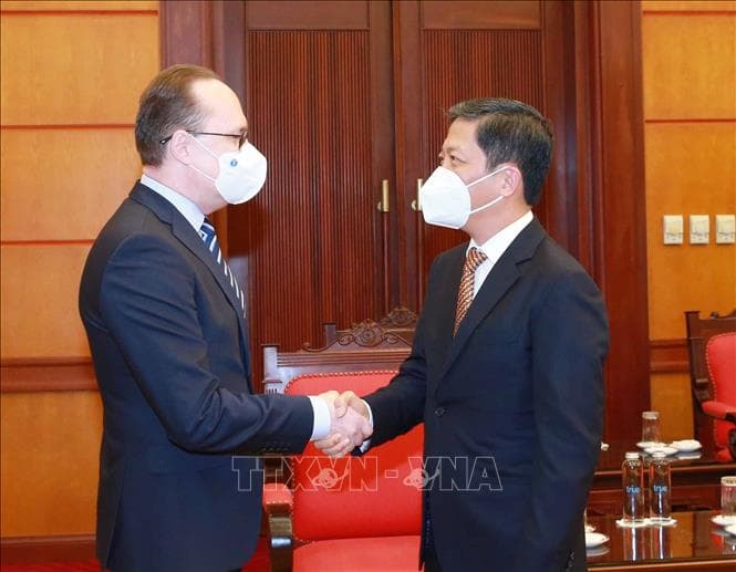 Việt Nam coi trọng quan hệ hợp tác với Liên bang Nga và Australia