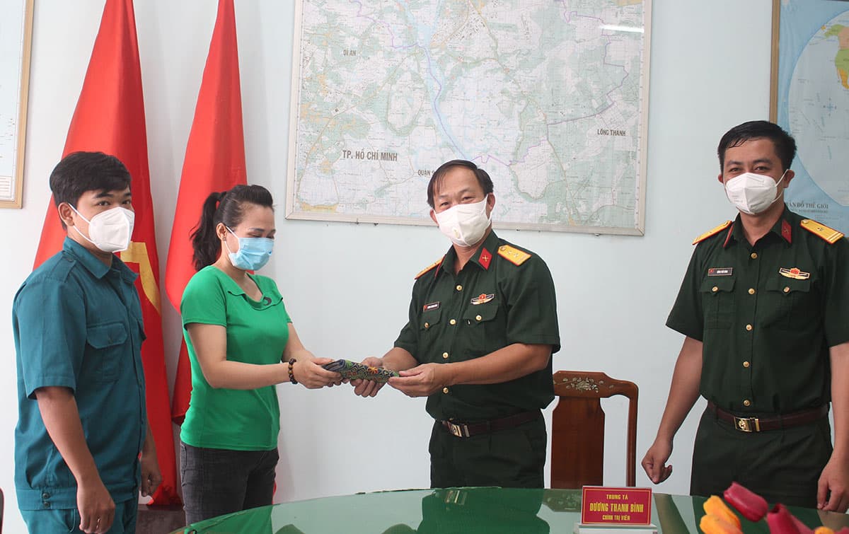 Chiến sĩ dân quân tự vệ không tham của rơi
